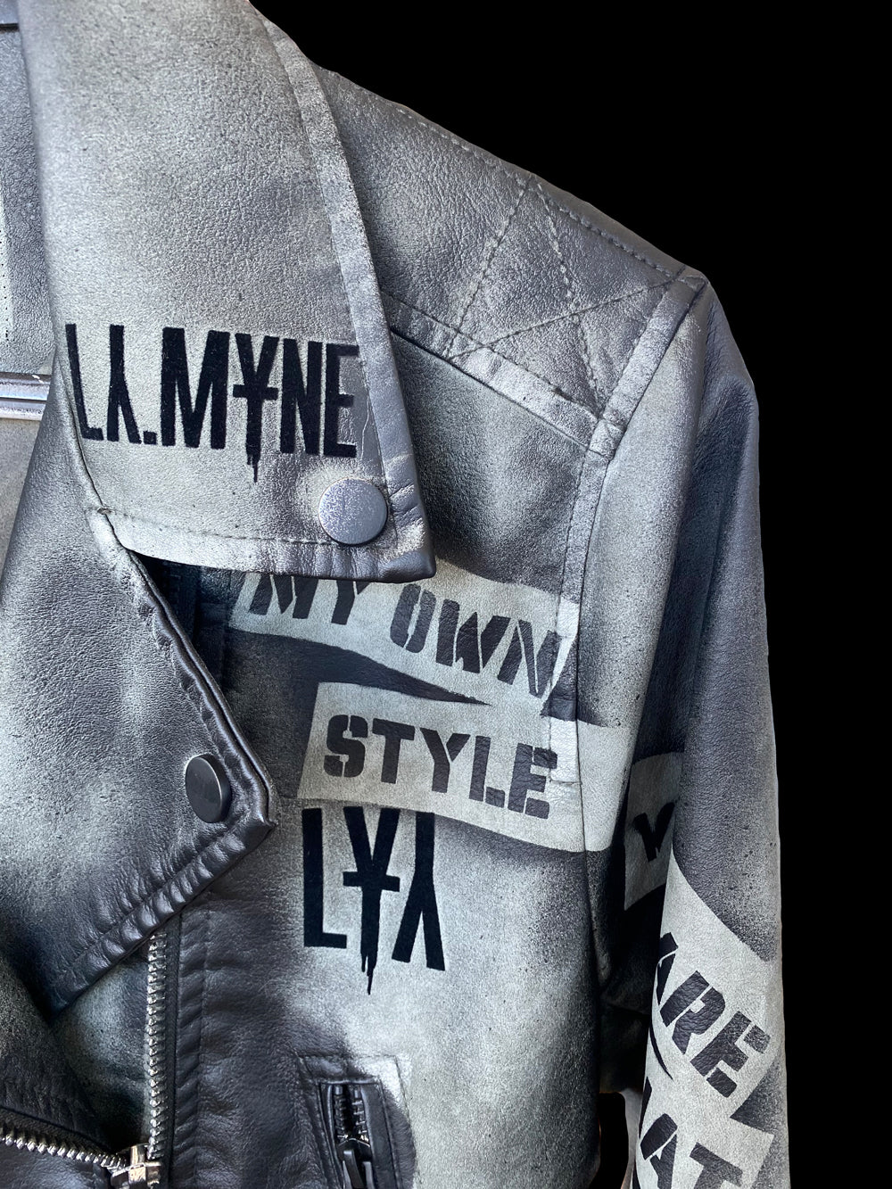 Chaqueta de cuero llamativa